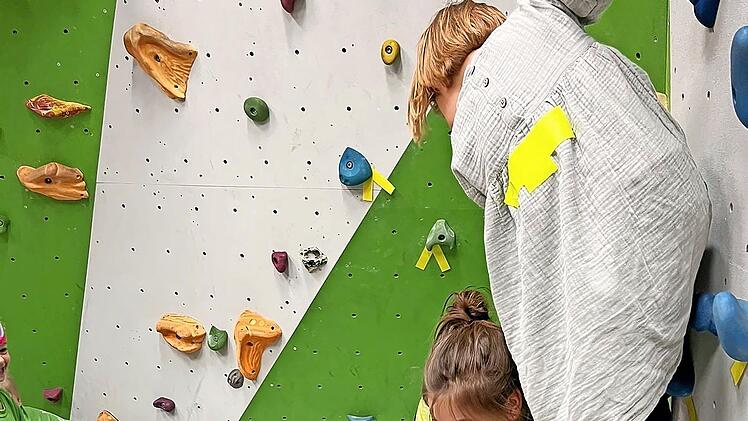 Bewegung ist angesagt in der Familienklettergruppe.