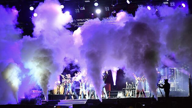 Nach einem wetterbedingt z&auml;hen Beginn nahm das Bayern&nbsp;3-Dorffest zum Abend hin noch m&auml;chtig Fahrt auf.  Fotos: Ronald Rinklef