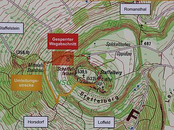 Wanderer, die von Bad Staffelstein aus auf den Staffelberg laufen, werden wegen der archäologischen Grabung und dem Zangentorbau über andere Wege zum Gipfel geleitet.Matthias Einwag