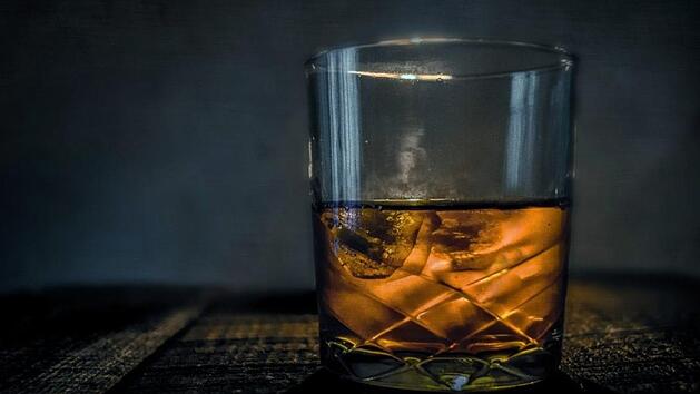 Black Friday Whisky Angebote bei Amazon: Welcher Whiskey liefert beste Qualität zum günstigsten Preis? Symbolbild PublicDomainPictures/Pixabay