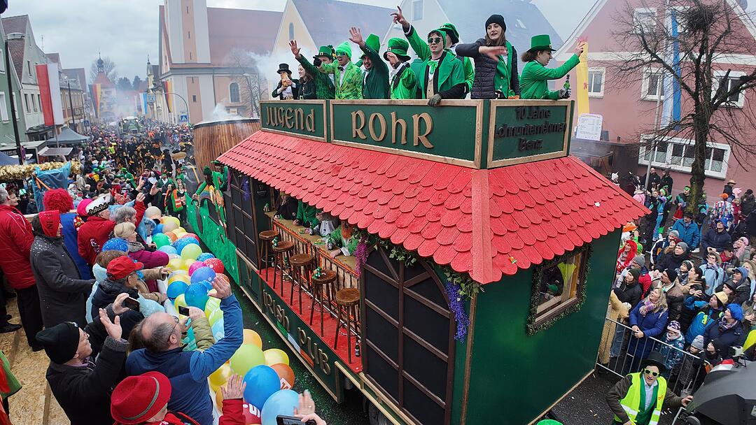 Die Narren sind los: Faschingszug zieht durch Allersberg