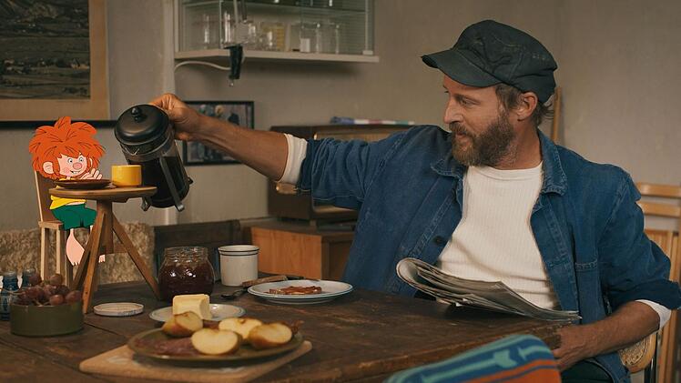 Wie früher mit dem "alten Eder" frühstückt der Pumuckl nun mit dessen Neffen Florian Eder (Florian Brückner).