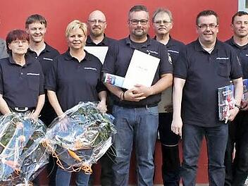 Die Leute der Sicherheitswacht ernteten viel Lob (v. l.): Bürgermeister Wolfgang Beiergrößlein (Kronach), Franziska Springer, Bürgermeister Egon Herrmann (Weißenbrunn), Christine Förtsch, Harald Scherbel, Daniela Fehn, Wolfgang Gottelt, Torsten Schmidt, Michael Apel, André Kalb, Jan Koch, Bürgermeister Norbert Gräbner (Marktrodach) und Polizeichef Uwe Herrmann.  Foto: Veronika Schadeck