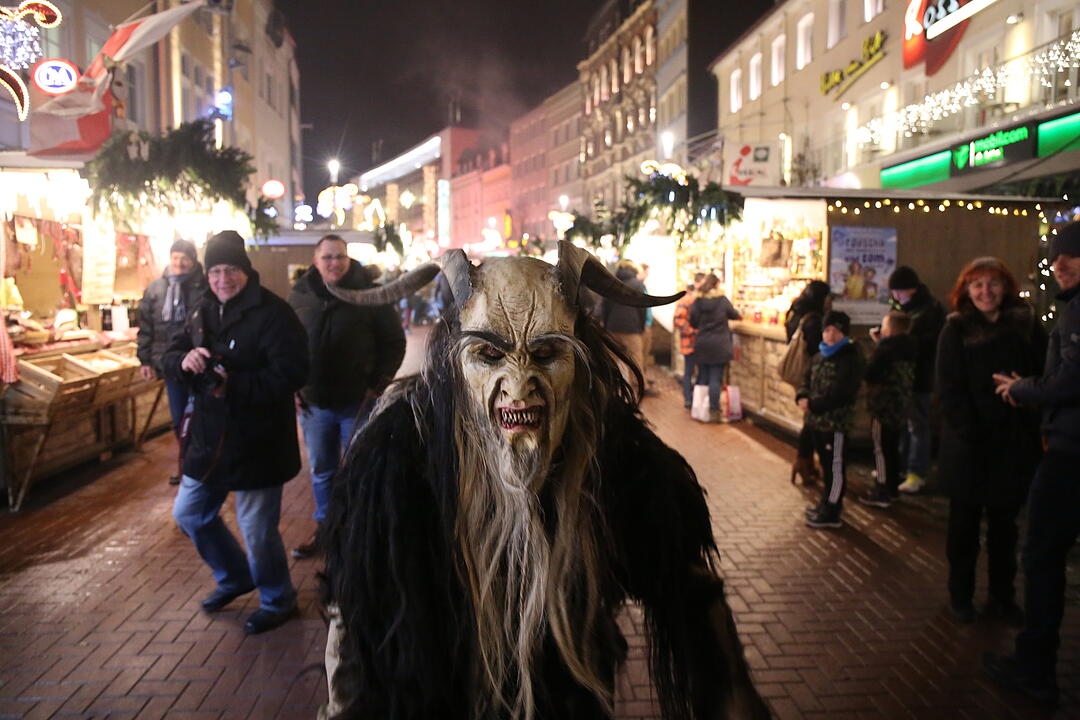 Oberfranken: Seltsame Gestalten auf dem Weihnachtsmarkt