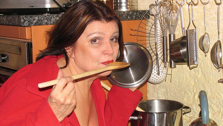 Johanna Wagner-Zangl als "Heilige der Einbauküche" Foto: TaM