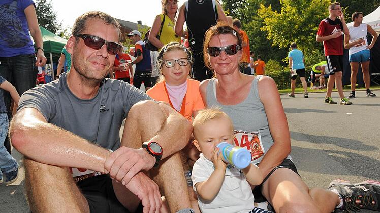 Silke Gast mit Freund Matthias Haselmann, Paul und Maya.
