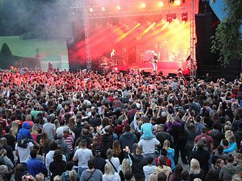 Mark Forster war 2016 einer der klangvollen Namen im Eyrichshöfer Schlosshof - nach PUR, BAP, Ritchie Blackmore und Ray Garvey. Jetzt kommt ein Weltstar hinzu.Foto: Ralf Kestel