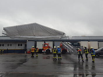 Hallendach in Kasendorf stürzt ein