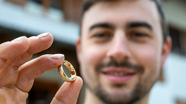 Metzger findet Ehering in Pansen