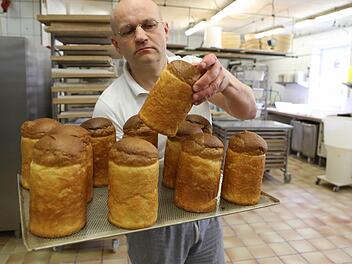 Arnd Erbel in seiner Backstube mit französischen Brioches Fotos und Video: Barbara Herbst