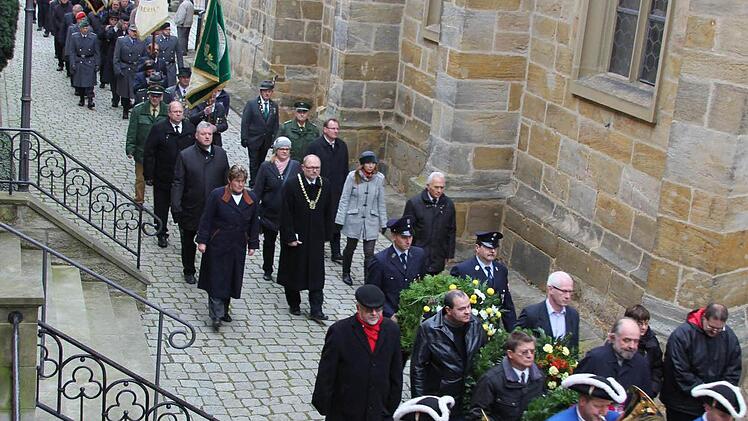 Der Trauerzug wurde vom Blasorchester Ebern angeführt.