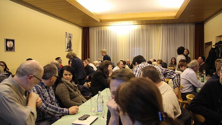 Die Besucher der Bürgerversammlung Foto: Adriane Lochner