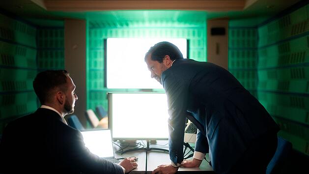 Ermittler, Forscher und Anwälte versuchen, die Betrüger zu stoppen. Ein Weg: "Follow the money".