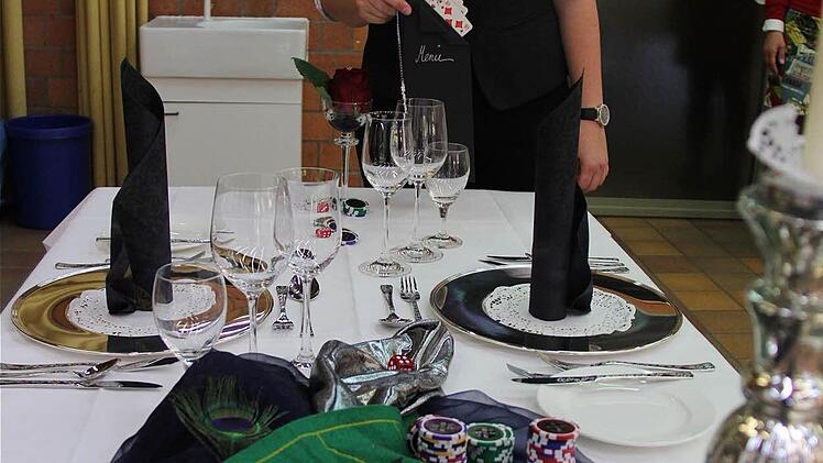 Das Thema Spielbank kam bei dieser Tischdekoration zum Tragen.