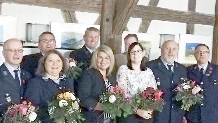 Der neu gewählte Vorstand: Jochen Kreß, Birgit Gmeiner, Richard Zeilinger, Beate Eden, Siegfried Engelhardt, Caroline Neuner, Bastian Holler, Gerhard Welker und Niko Drechsel