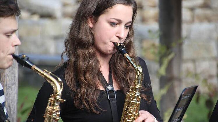 Mit dem Lied "Probier`s mal mit Gemütlichkeit"eröffnete ein Saxofon-Quartett unter Leitung von Kathrin Hümmer-Aumüller die Eröffnungsfeier.  Foto: Helmut Will