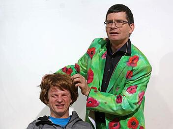 Der Michelauer Ralf Hirle musste als Angela Merkel Double herhalten. Foto: Klaus Gagel