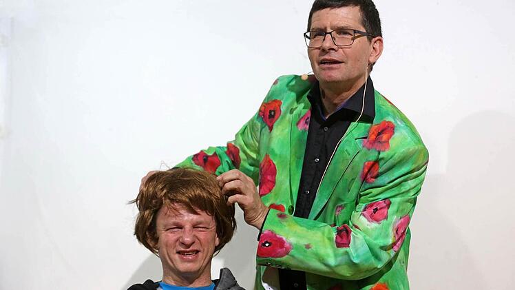 Der Michelauer Ralf Hirle musste als Angela Merkel Double herhalten. Foto: Klaus Gagel