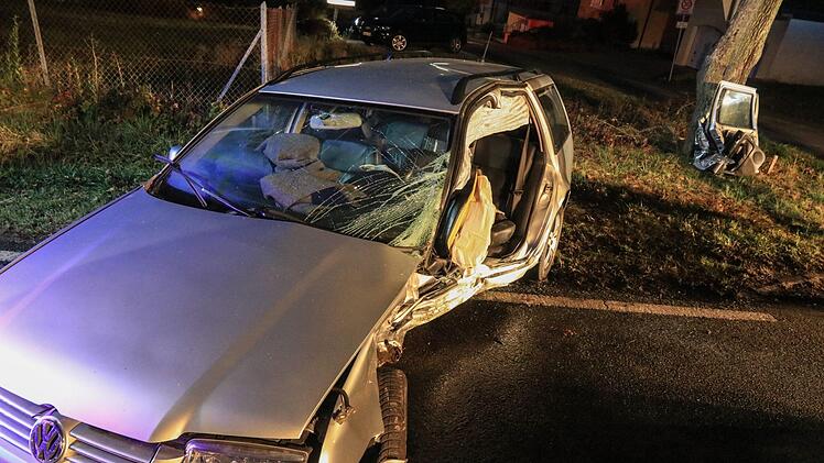 Im Strullendorfer Ortsteil Leesten wurden am Montag zwei Menschen bei einem Unfall eingeklemmt. Foto: News5/Merzbach