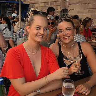 Das Weinfest zieht tausende Besucher an.