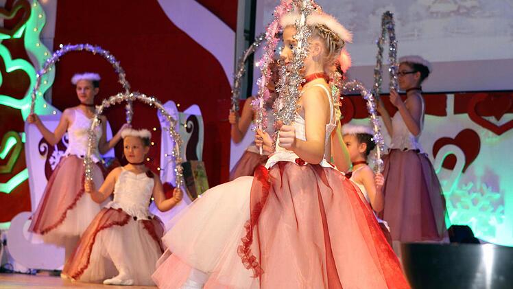 Wie bereits bei der diesjährigen Veranstaltung auf dem Landesgartenschaugelände wirkte auch bei der Weihnachtsgala für Bedürftige die Ballettschule Hufnagel mit.
