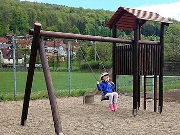 Das neue Spielgerät neben dem Sportplatz in Römershag wird hauptsächlich während des Trainings in Anspruch genommen. Daneben soll bald noch der Multifunktionsplatz umgestaltet werden. Foto: Julia Raab