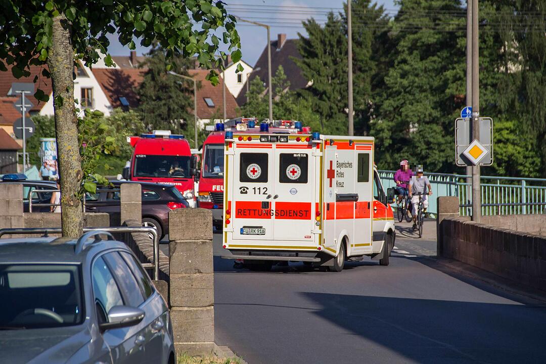 Kind stürzt in die Regnitz: Suchaktion der Rettungskräfte aus Fürth und Erlangen