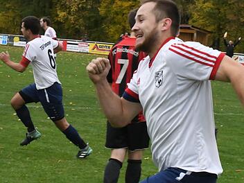 Tore machen ja sooooo gl&uuml;cklich, wie hier die Rannunger  Daniel Kraus (rechts) und Andreas Berninger (links) im Spiel gegen Reichenbach.Hopf