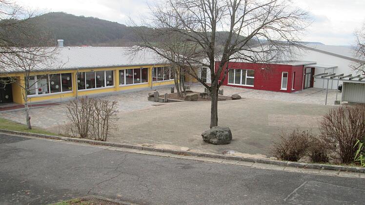 Abgeschlossen ist die Sanierung der Grundschule und der Turnhalle. Kleinere Mängel werden in den nächsten Wochen behoben.  Foto: Winfried Ehling