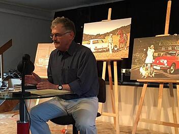 Josef Krug kam für eine Lesung wieder nach Bad Brückenau in die Räume seiner Kindheit. Foto: Brigitta Kempe-Wolf