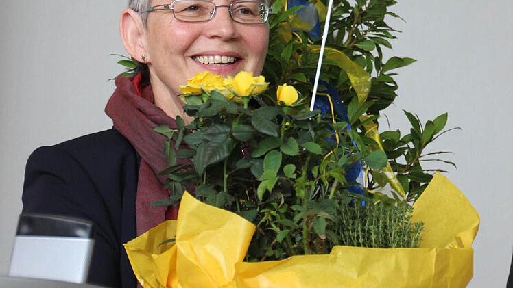 Gelbe Blumen hat sich Dr. Erdmuthe Hummel zum Abschied von den Gelben Engeln gewünscht.