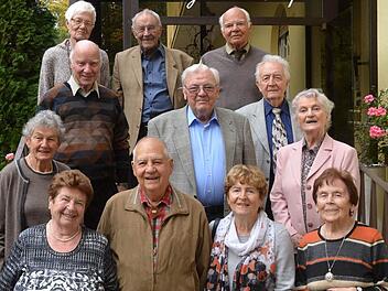 Vor 65 Jahren, im Frühsommer 1950, haben sie in Bad Kissingen ihr Abitur "gebaut", inzwischen trifft sich der ehemalige Abiturjahrgang regelmäßig einmal im Jahr in Bad Kissingen.  Foto: Peter Rauch