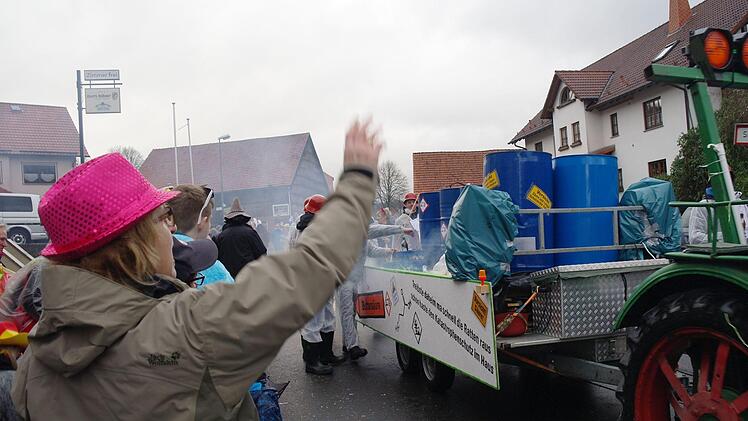 Die Feuerwehr Kothen griff das Thema "Buttersäure"-Einsatz vom vergangenen Jahr auf. Foto:   Stephanie Elm