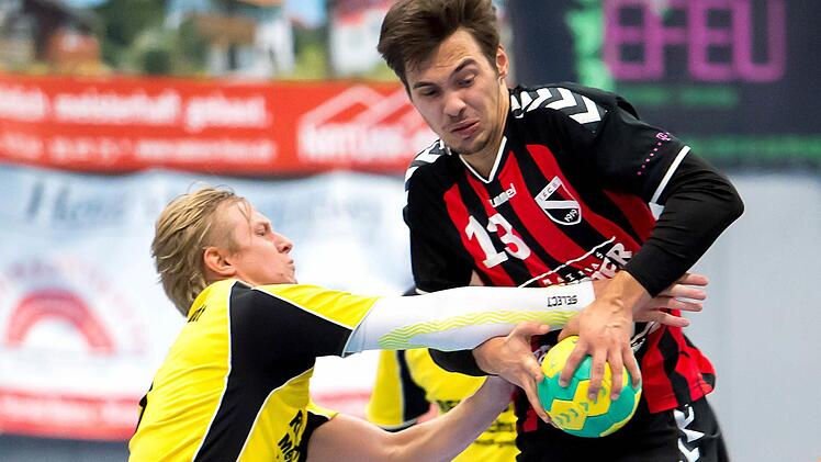 Verbindet Wucht und Abschluss-Qualität: Tom Schumm vom FC Bad Brückenau (rechts). Foto: Anand Anders