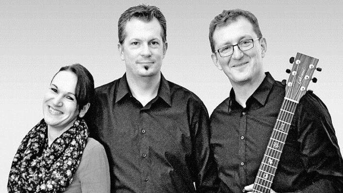 "Alles Liebe - oder was?" Akustikmusik mit dem Trio dell'A.R.T bietet die KIS am morgigen Samstag in der Alten Darre Bad Staffelstein. Hinter dem Namen verbergen sich drei bekannte K&uuml;nstler-Pers&ouml;nlichkeiten aus dem Obermaingebiet. Foto: privat