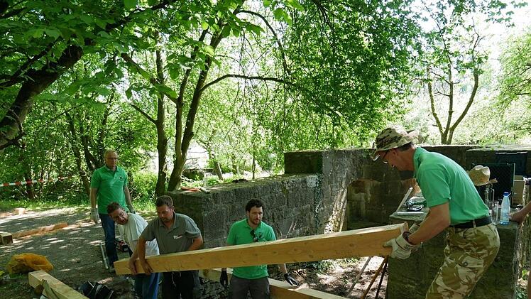 Brückenbau im Jörgentorpark.Heike Beudert
