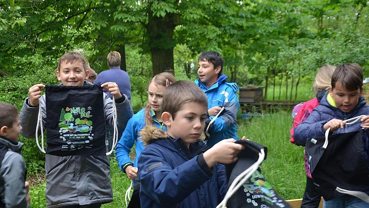 Für die Schüler gab's Stoffbeutel, aus Ökobaumwolle und fair gehandelt.