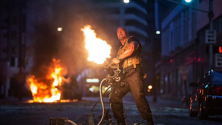Da geht's heiss her! Auch Dwayne "The Rock" Johnson darf in "Fast & Furious 7" wieder mitmischen.