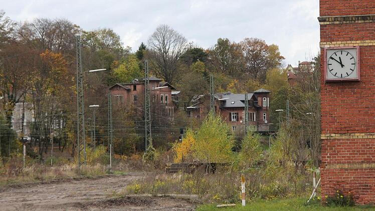 Eine Arbeitsgruppe mit Mitgliedern aus Stadtrat, Verwaltung und vermutlich weiteren Insitituionen wird sich demnächst mit der Entwicklung des Güterbahnhofgeländes befassen. Dessen Kauf war im aktuellen Haushalt vorgesehen. Foto: Simone Bastian