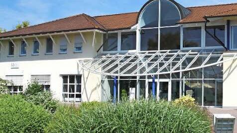 Die Labor L + S AG hat ihren Sitz im Gewerbegebiet Mangelsfeld.