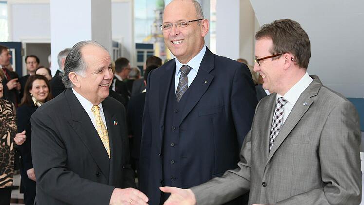 ... IHK-Präsident Heribert Trunk und dessen Stellvertreter Wolfram Brehm ...