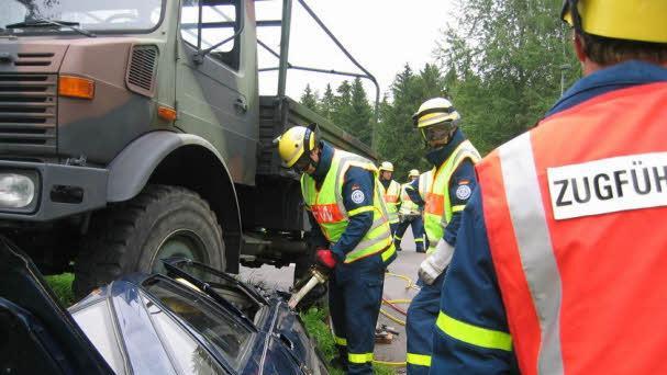 Das Technische Hilfswerk hat im vergangenen Jahr in 15 Fällen Feuerwehren und Rettungskräfte bei großen Notfällen unterstützt. Das Foto zeigt eine Übung des THW-Ortsverbandes Bad Kissingen. Foto: Archiv/ Peter Rauch