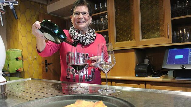 So kennt man sie: Waltraud Hauck erlebte gut f&uuml;nf Jahrzehnte Gastronomie im Gast- und Weinhaus Zimmermann im Zeiler Stadtteil Ziegelanger.Brigitte Krause