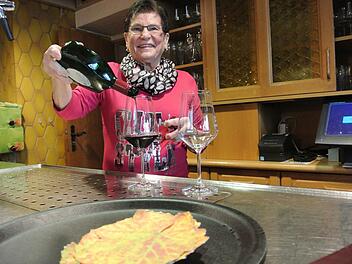 So kennt man sie: Waltraud Hauck erlebte gut fünf Jahrzehnte Gastronomie im Gast- und Weinhaus Zimmermann im Zeiler Stadtteil Ziegelanger.Brigitte Krause