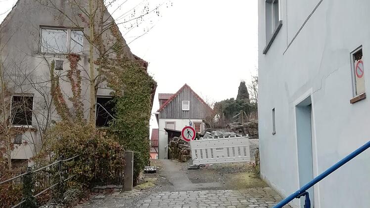 Hinter dem Haus verläuft das sogenannte Zwirnsgässla. Auch hier ist derzeit der Durchgang verboten.