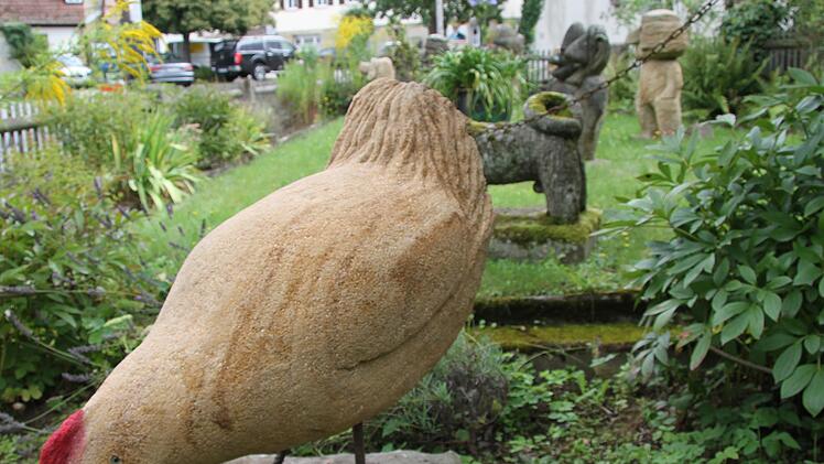 Auch im Skulpturengarten in Thurnau gibt es neue Werke zu sehen: Fantasievolle Gesch&ouml;pfe, H&uuml;hner, die viereckige Eier legen und mehr.