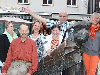 Die neue Führungsriege (v.r.): Doris Homann, Roland Hofmann, Vicki Dauer, Sonja Müller, Peter Sandner und Marina Gröger Foto: fra-press