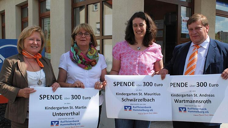 Freude über Spenden: Elke Schneider, Waltraud Blum, Daniela Müller und Norbert Schaub (von links). Foto: Lisa Schaupp