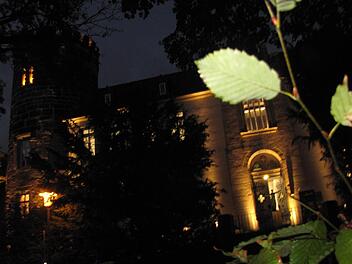 Hexenturm und Sonntagsschule waren während der Preisverleihung wirkungsvoll illuminiert. Foto: Martin Koch