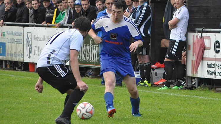 Szene vom Relegationsspiel FC Wallenfels - DJK-SV Neufang. Foto: Herbert Kalb